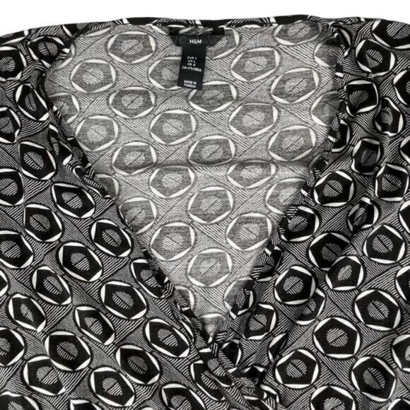 H&M Blouse Top Womens Large Black Geometric Print Crossover V Neck Y2K Pullover - Picture 4 of 10